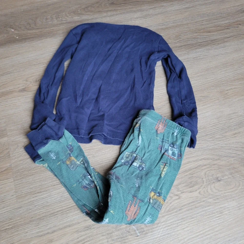 Carters Pajama Set Boys 3T Navy Blue Bigfoot Squatch Out Long Sleeve Snug Fit